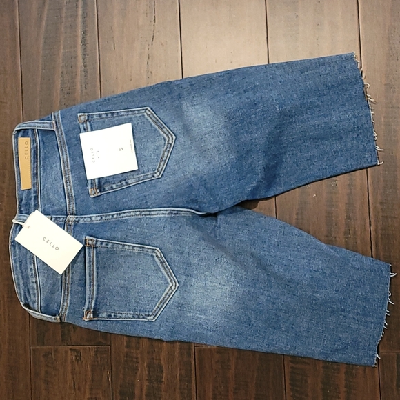 BNWT Cello Distressed Bermuda Shorts - Picture 3 of 5